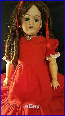 28 ANTIQUE #99 Handwerck Doll withoriginal body