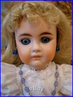 Antique 15 German Bahr & Prochild closed mouth Belton doll (French market)