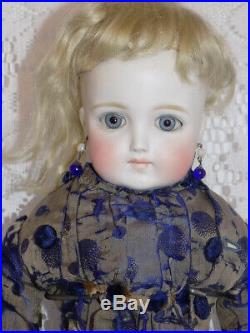 Gorgeous Antique German Closed Mouth Turned Shoulder Head Doll ABG Simon Halbig